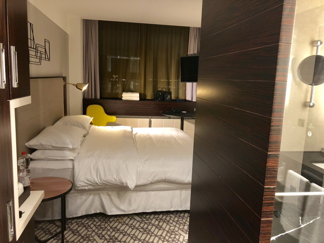 客室全体(入り口側)