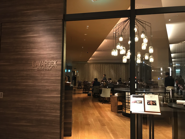 夕食時のレストラン