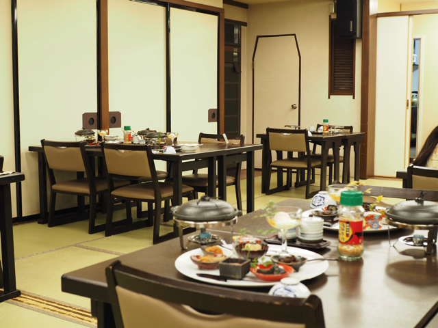 畳に椅子のスタイル copy