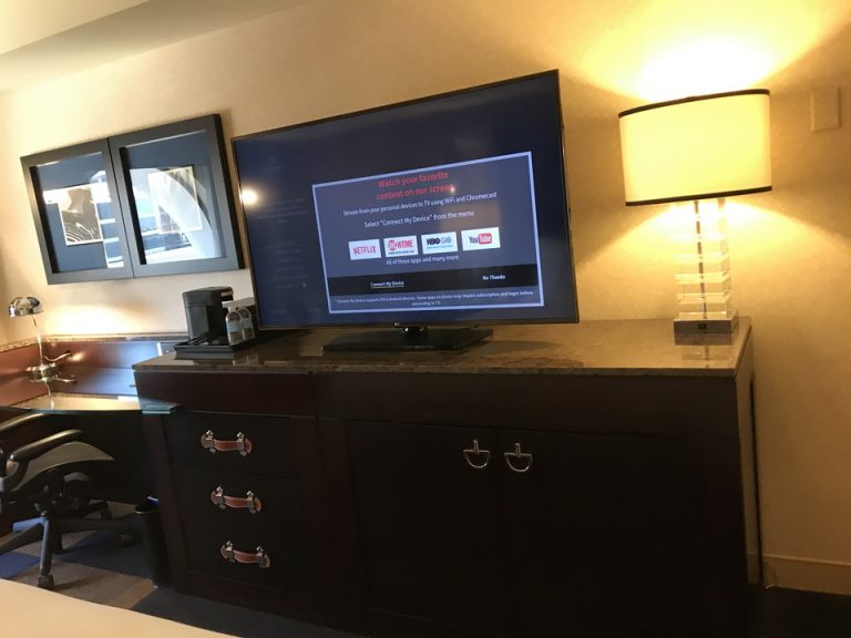 このテレビ下の引き出しの取っ手がすごくおしゃれ