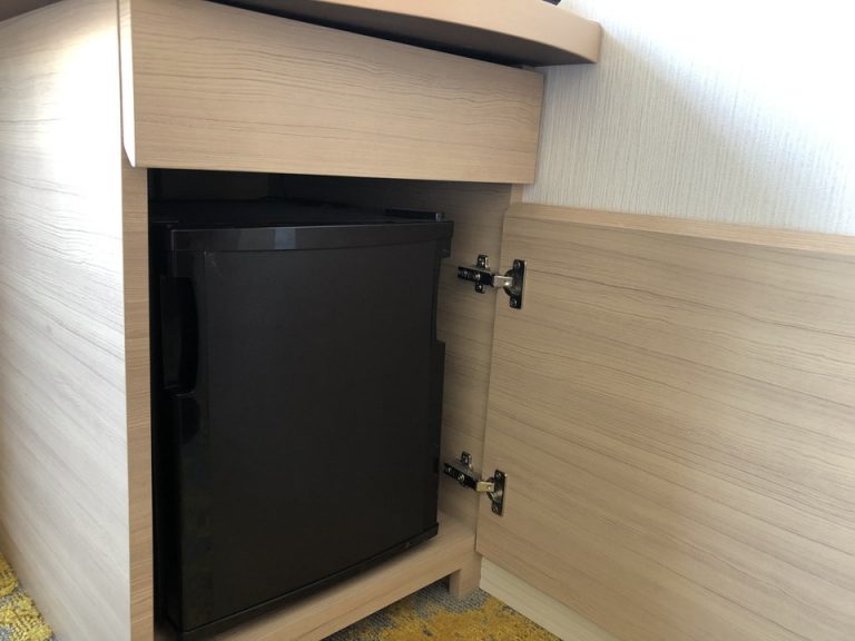 冷蔵庫閉じた状態