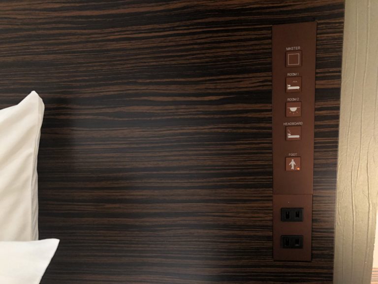 ベッドサイドコンセント