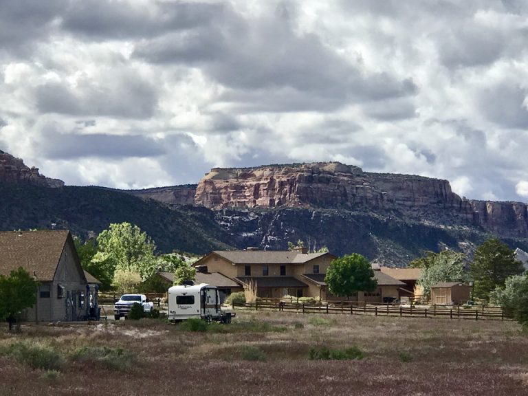 ホテルからモニュメントロードをひたすらバイクで45分くらい来た部分。本当に言葉にならない壮大な景色