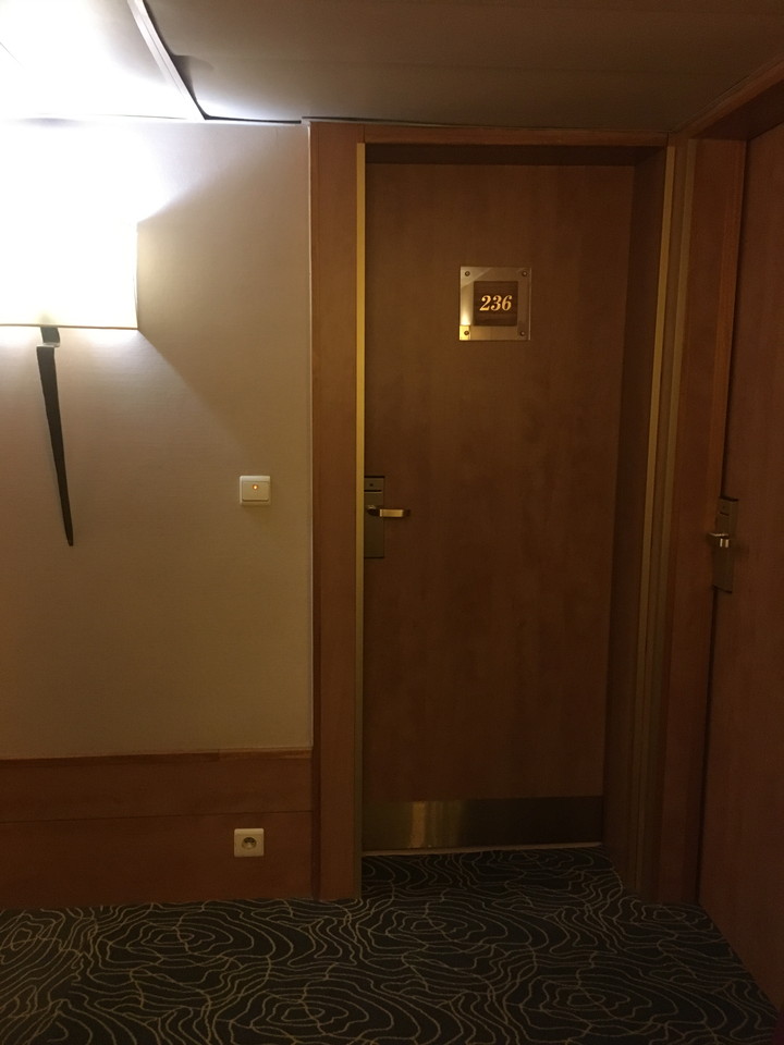 廊下(客室に向かう)4