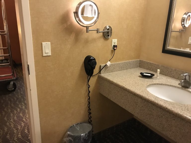 拡大鏡?なんていうのか分かりませんがメイクには丁度良かった