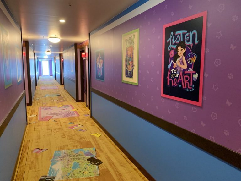 客室付近の廊下