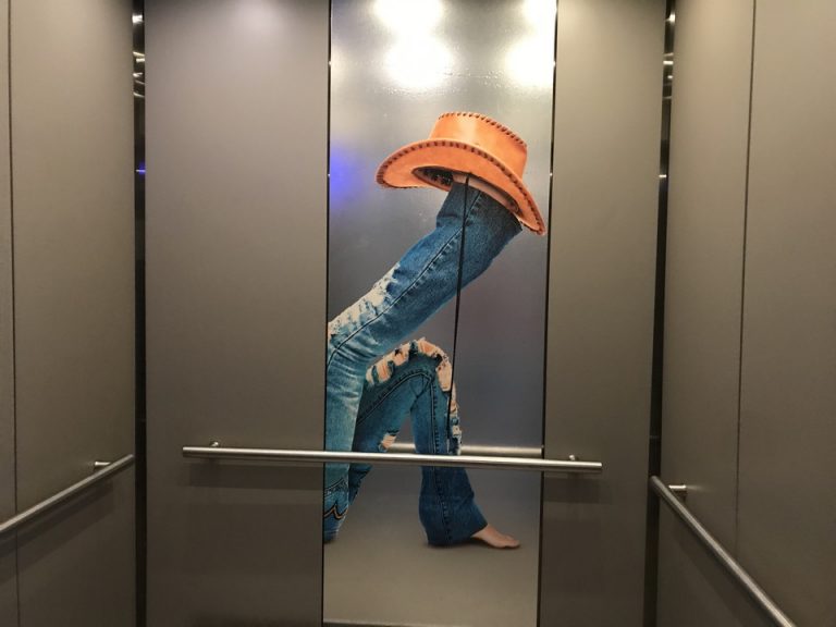 すべてのエレベーターにこのようにデザインが