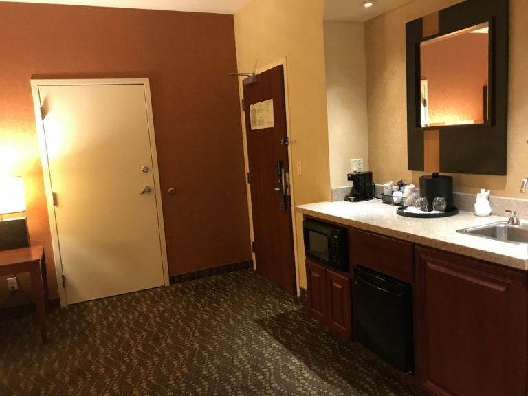 ベッドルーム側かた見た入り口