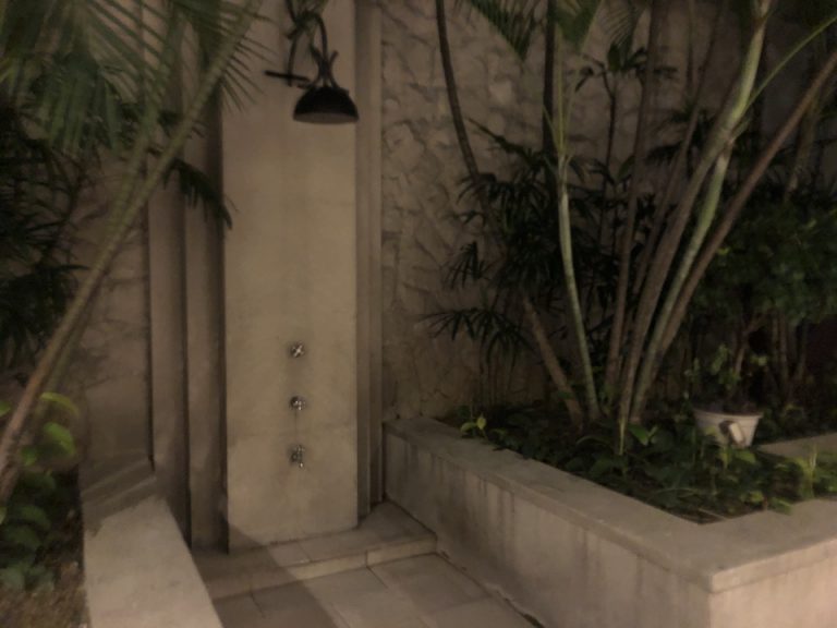 プールサイドシャワー