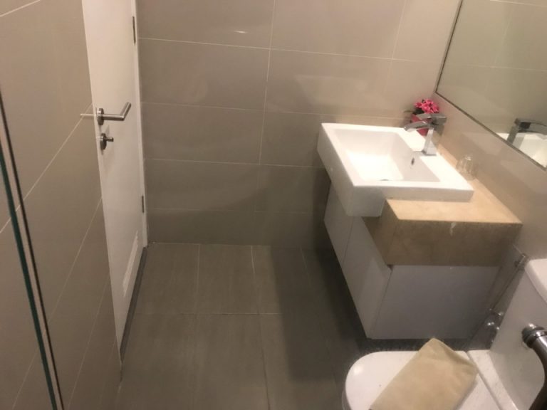 バスルーム内から入口