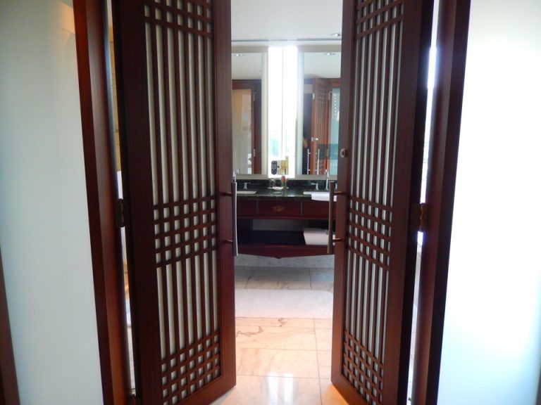 バスルーム内から入口