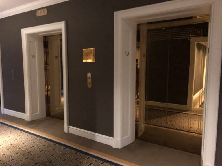 部屋階エレベーターホール