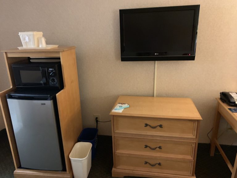 ベッド方向からテレビ