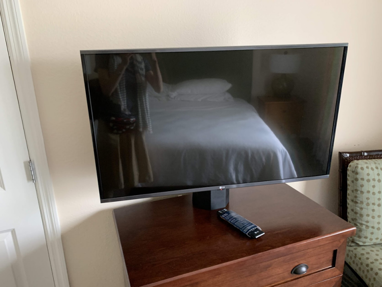 ベッド方向からテレビ