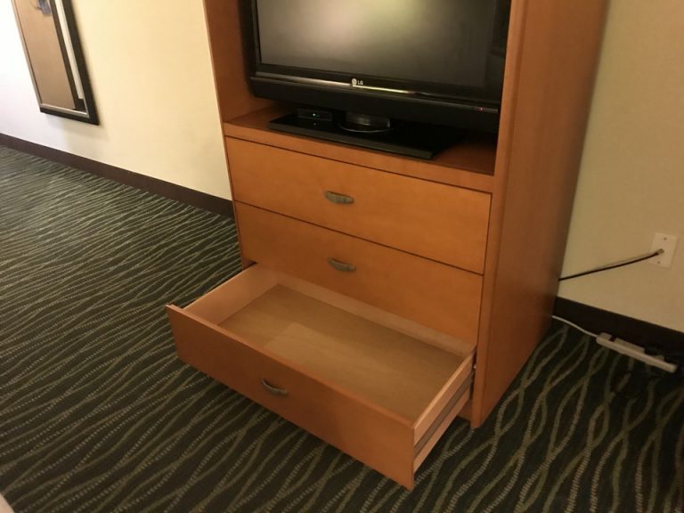 引き出しは深く大容量