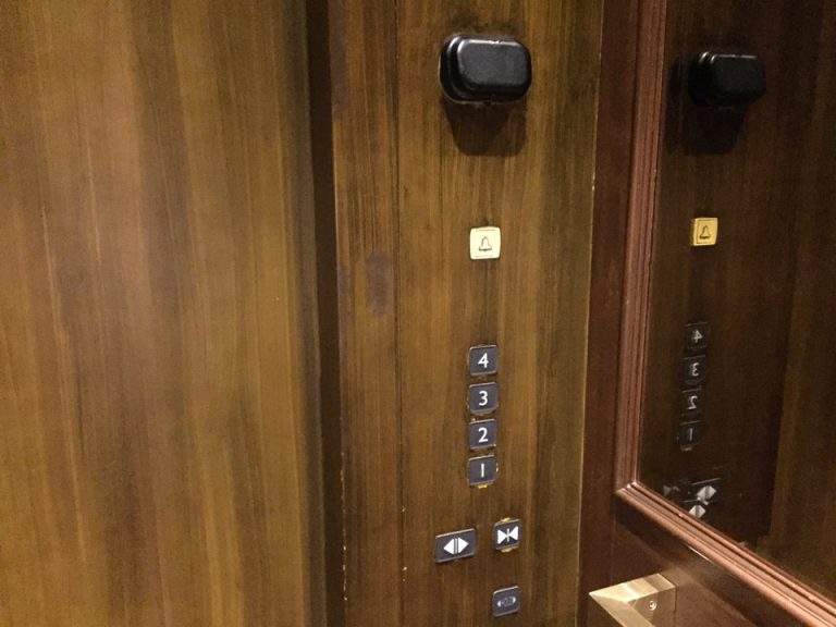 エレベーター階数ボタン2