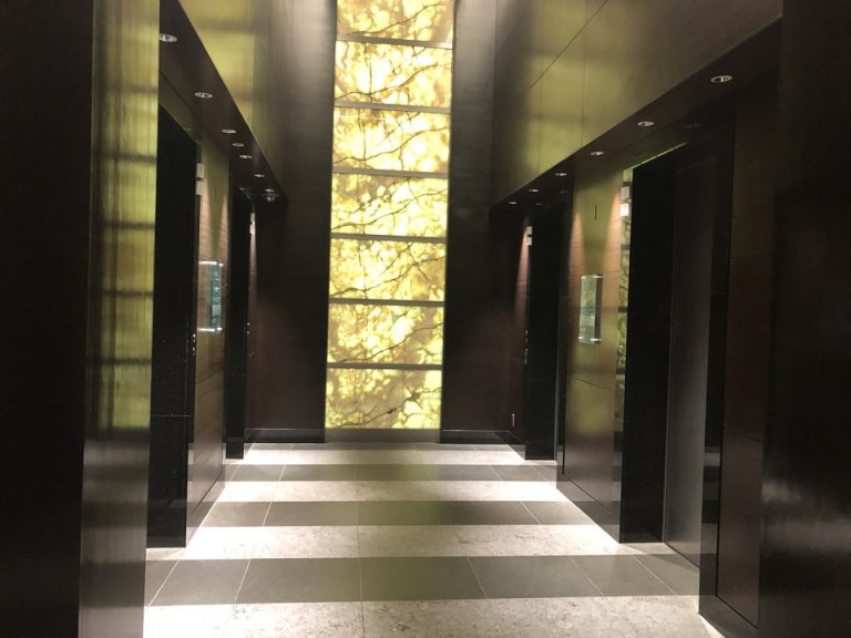 入り口エレベーターホール