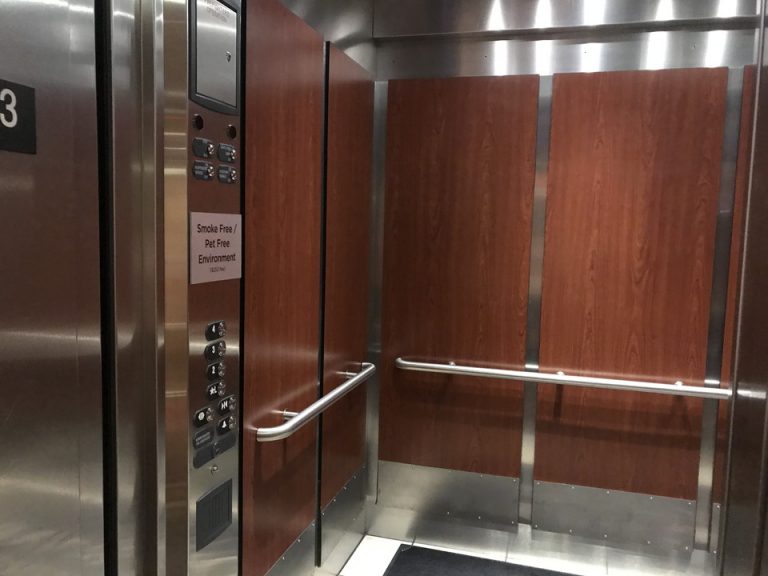 エレベーター内