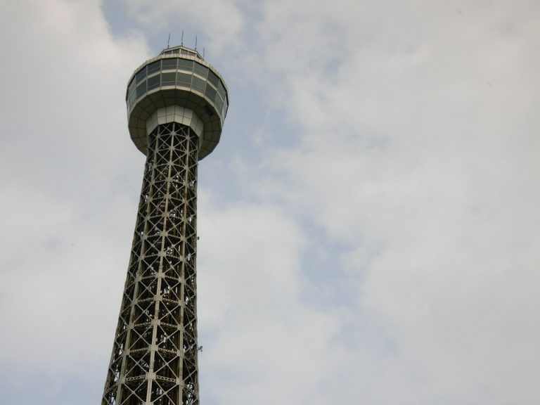 2階から見たランドマークタワー