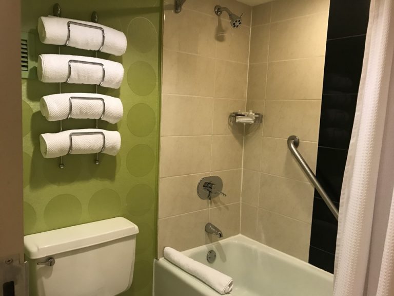 ロールアップされたバスタオル