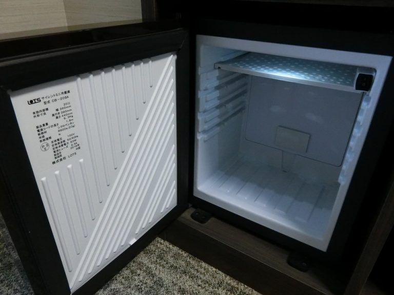 冷蔵庫内もとから中身なし