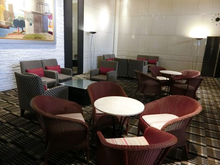 ロビー奥 ラウンジ