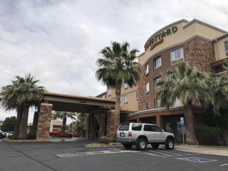 ホテル入り口回り