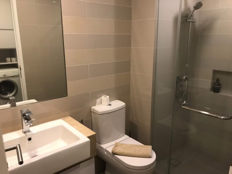 バスルーム入口から全景