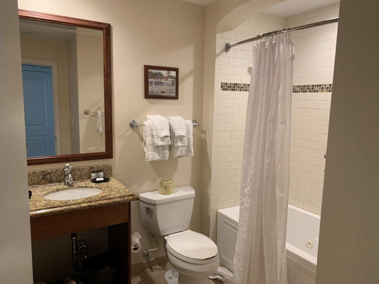 バスルーム入口から全景