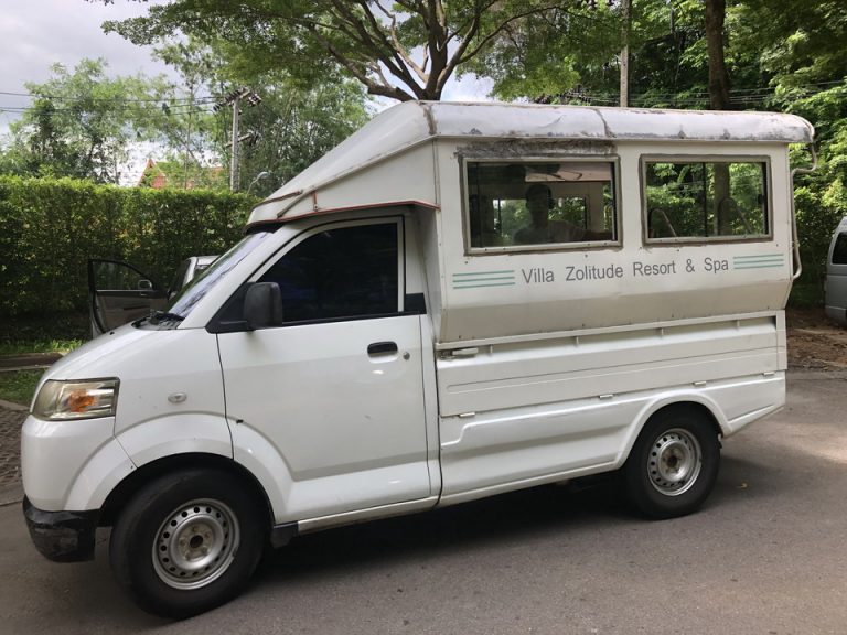 ホテル内の送迎車