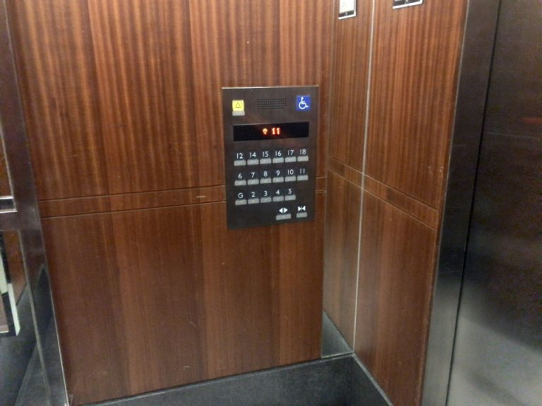 エレベーター (2)