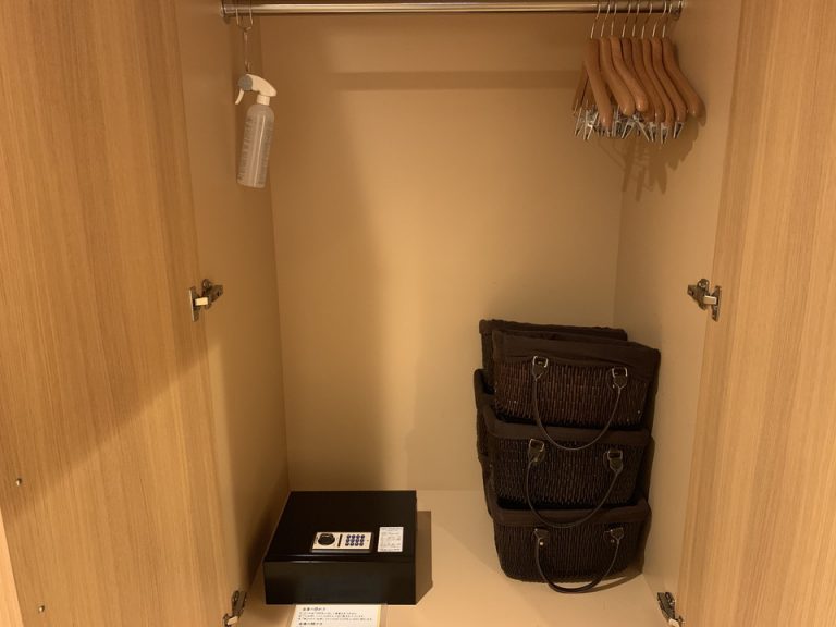 クローゼット内観です。