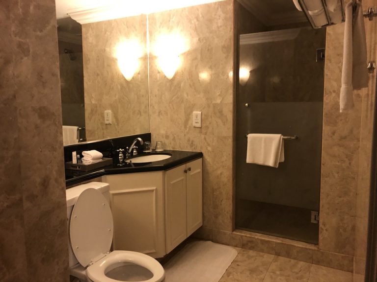 ダブルバスルーム