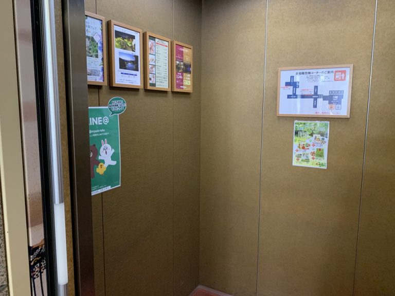 エレベーター内観です。