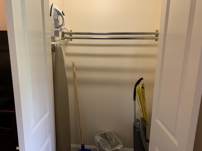 クローゼット外観(開けた状態)