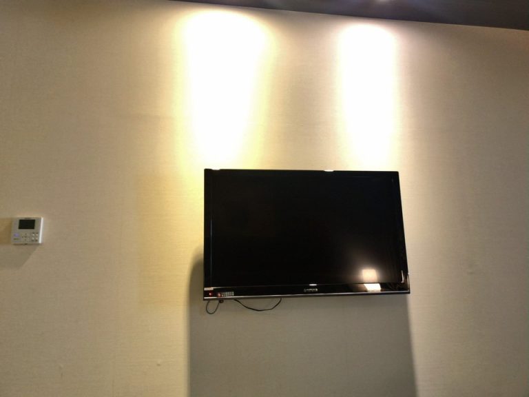 ベッド側からテレビ