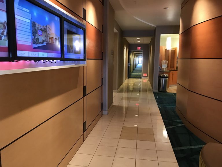 フロント周り廊下