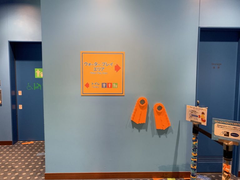 プールの入り口