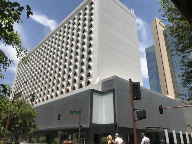 いろいろ場所を試してホテル全体を取ろうと試みたんですがこれが精一杯でした。