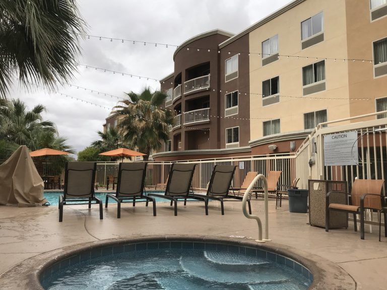 夜はこのライトがジャグジーの上でいい感じ