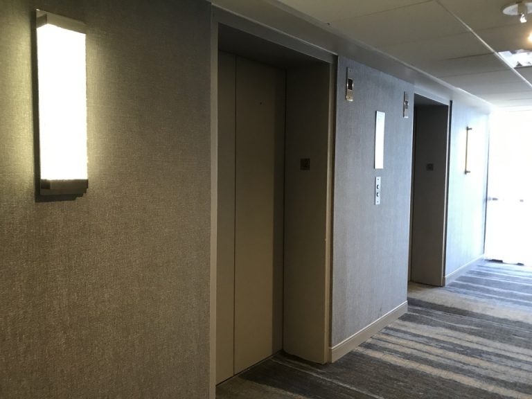 エレベーターは4台