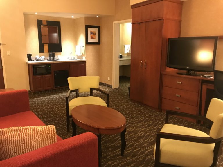 リビングにもドロワーにクローゼットがありました