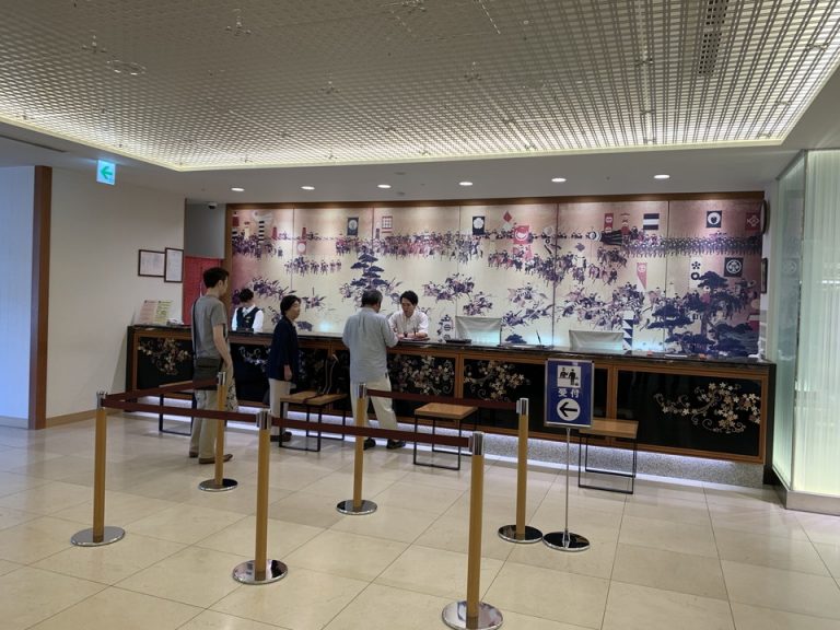 フロント全体の様子です。