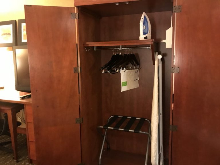 ベッドルーム側のクローゼット