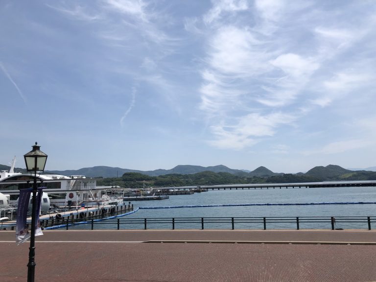 _ホテル前の海