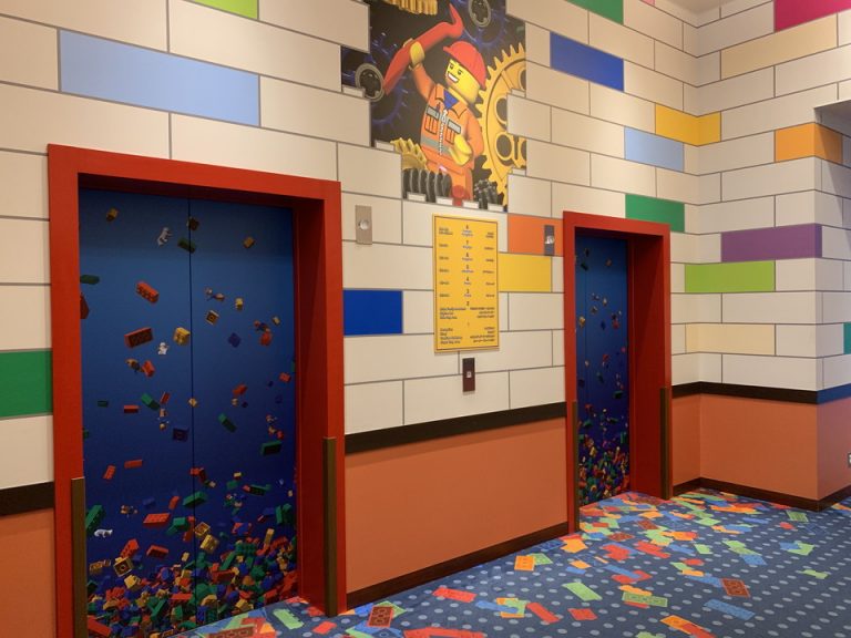 エレベーターホールフロント階