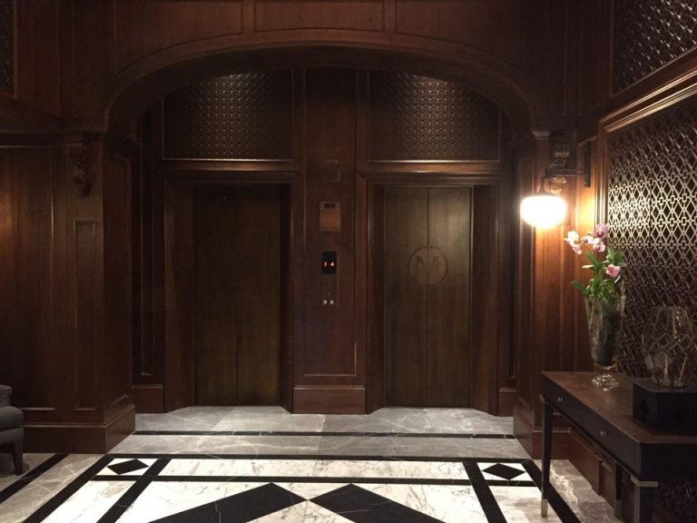 エレベーターホールフロント階