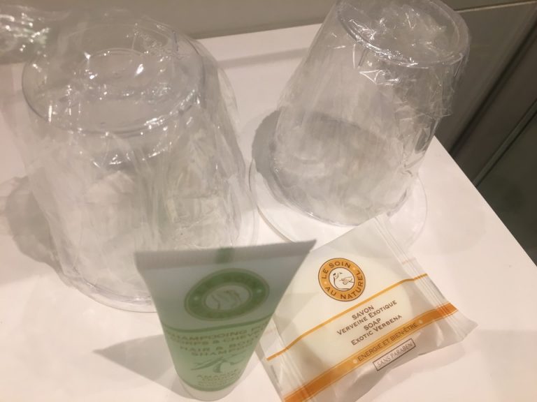 洗面台上アメニティ