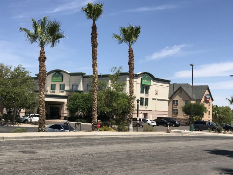 ホテル周辺はホテルがたくさん