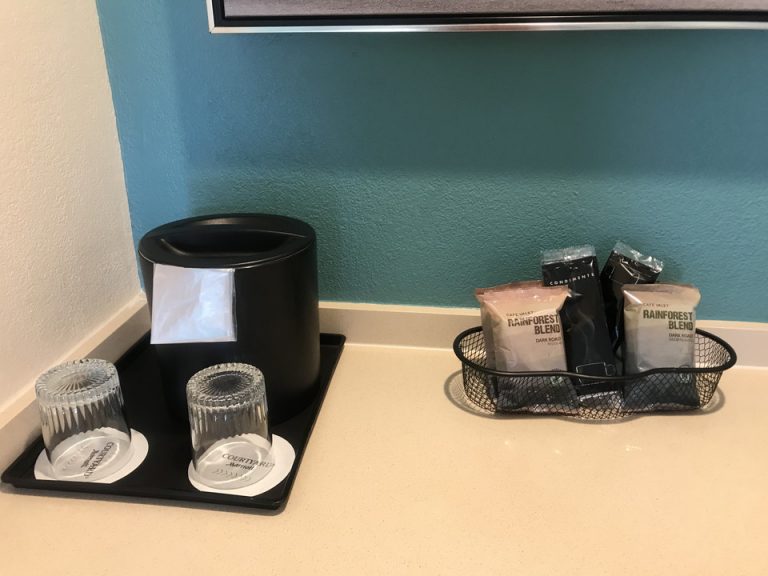 コーヒーにグラス
